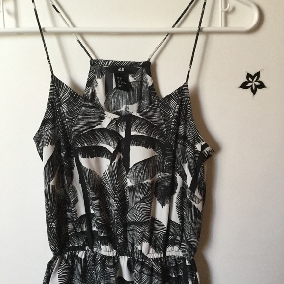 H&M Dresses & Skirts - H&M Midi printed dress
